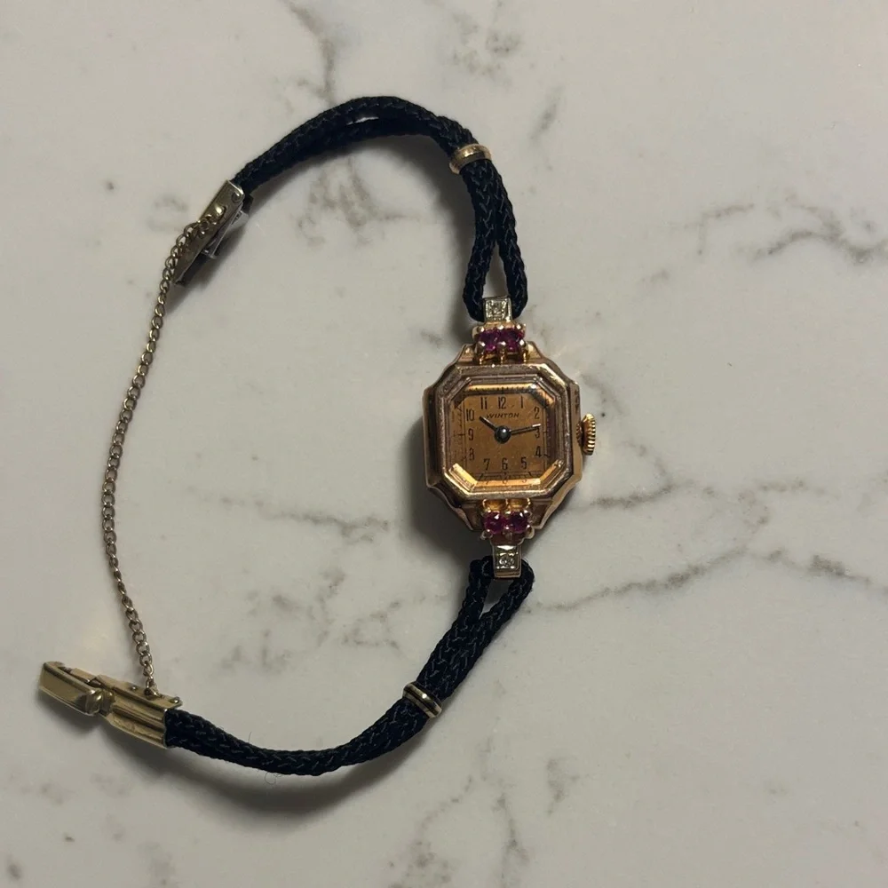 Vintage Winton Gold and Black Women's Watch - Picture 2 of 4